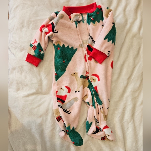 ‼️BUNDLE ONLY‼️ Carter's Christmas footie pajamas CHRISTMAS PAJAMAS - Picture 1 of 2